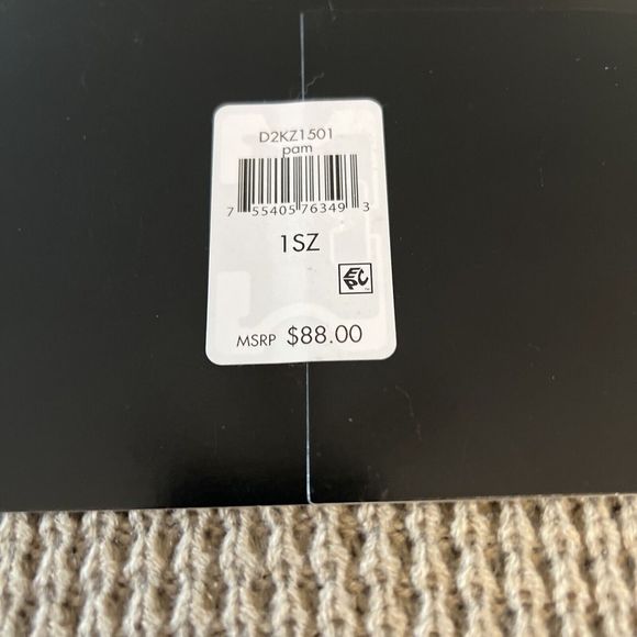 DKNY Hat and Scarf Two Piece Set in Khaki Beige NIP $88+ - Picture 4 of 5